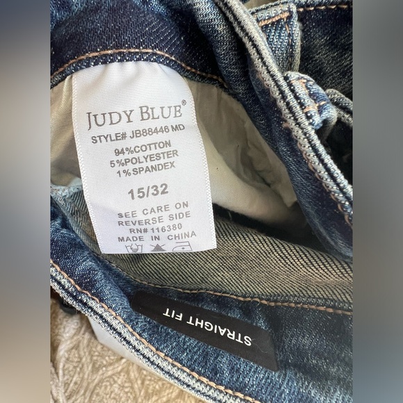 BNWOT Judy Blue Super Distressed Straight Fit Jeans - Picture 4 of 10